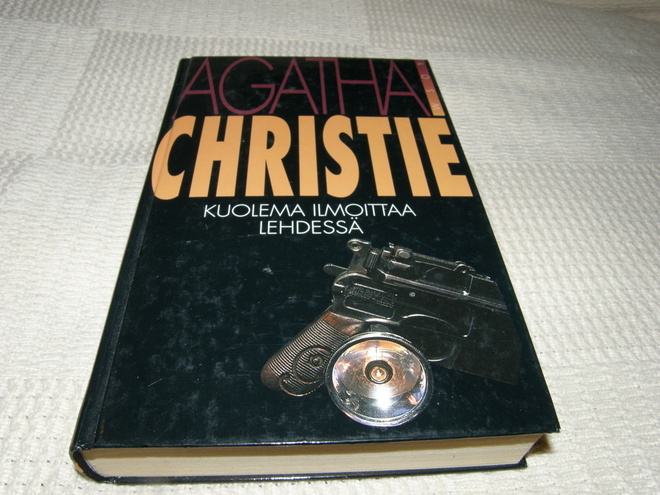 Agatha Christie Kuolema ilmoittaa lehdessä