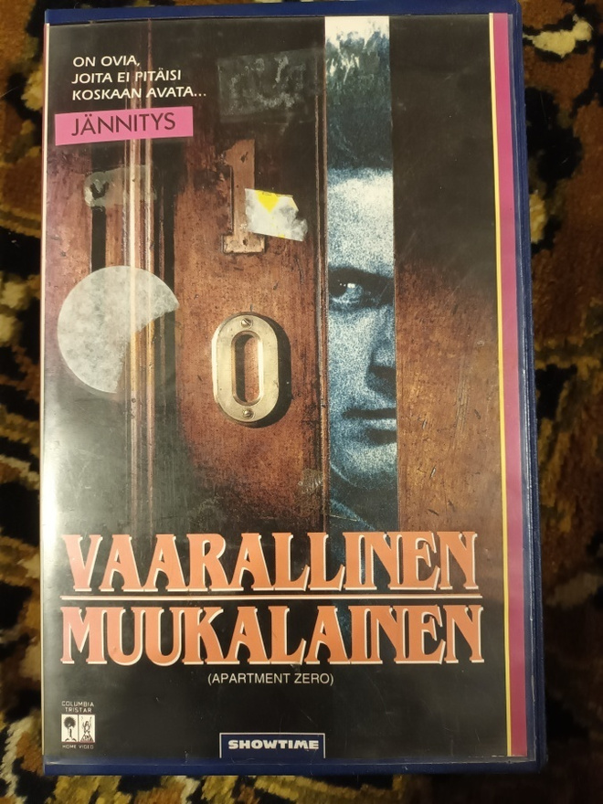 Vaarallinen muukalainen - Apartment zero (1988) VHS