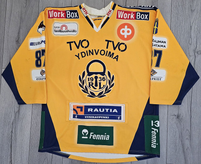Aleksi Saarela game worn -paita