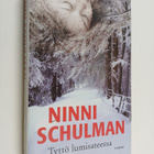 Ninni Schulman : Tyttö lumisateessa - pikkukuva 1