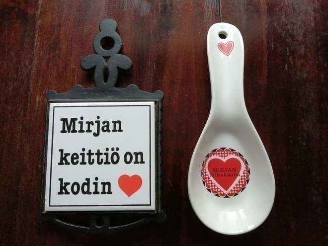 "Mirjan"-nimikoidut pannunalunen ja kauha