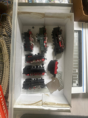 Märklin H0 – 6 veturia, 30 vaunua, ohjekirja, jättirata ja m