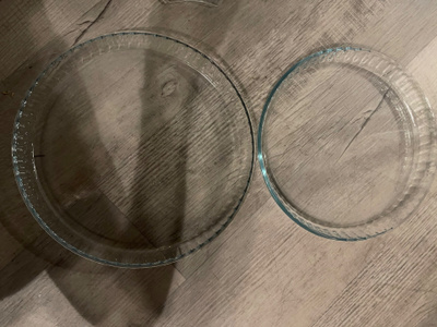 Pyrex lasiset piirakkavuoat 2 kpl (halkaisijat 25 cm ja 28 c