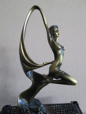 näyttävä Art Deco -veistos kipsireplika