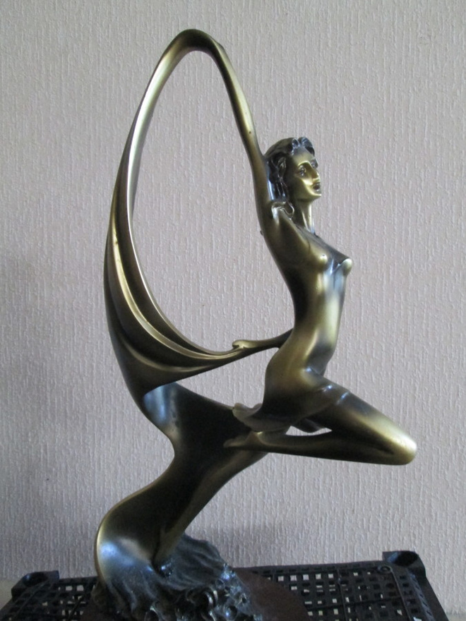näyttävä Art Deco -veistos kipsireplika