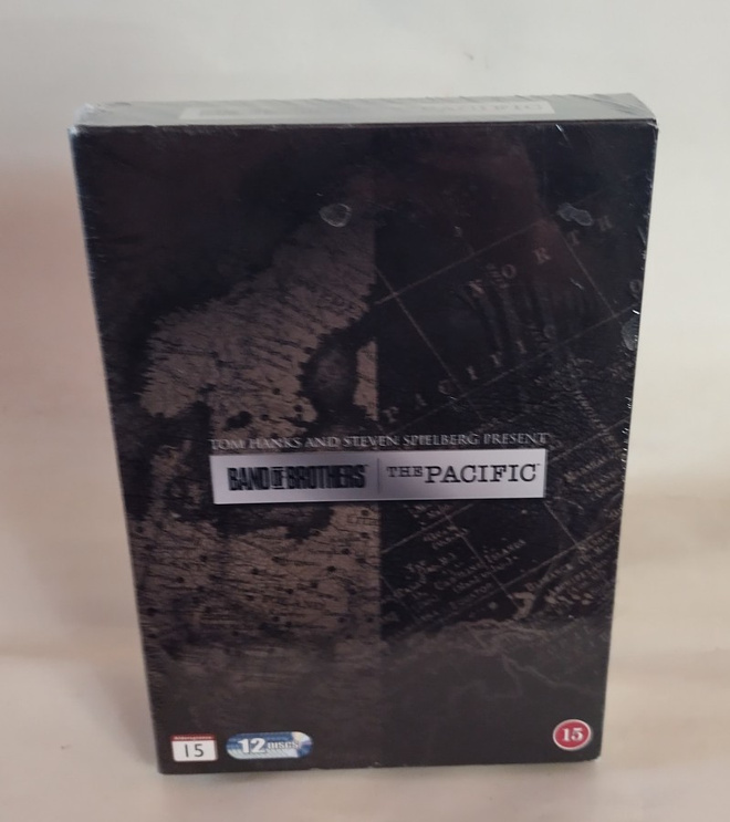 BAND OF BROTHERS + THE PACIFIC BOX  (UUSI)