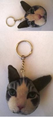 Kissa avaimenperä