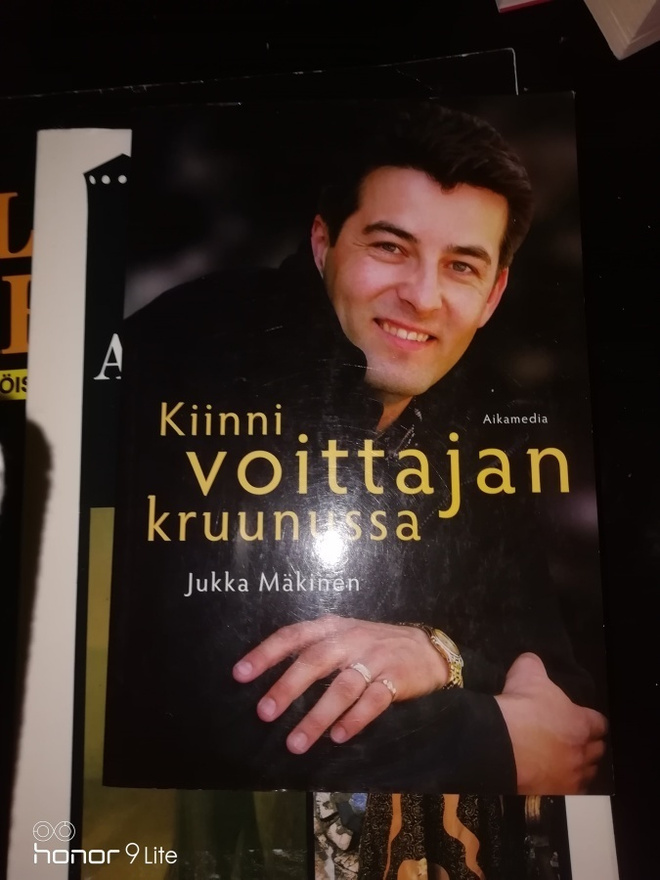 Juha Mäkinen Kiinni voittajan kruunussa