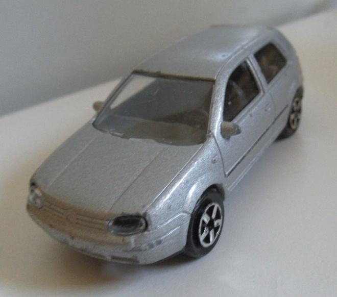 Golf IV GTI pienoismalli, takaikkuna puuttuu, pit 7,5cm.