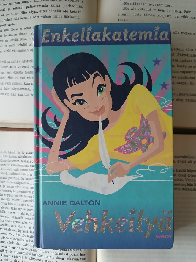 Annie Dalton - Enkeliakatemia • Vehkeilyä (sid.)