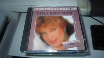 Paula Koivuniemi – 20 Suosikkia - Perhonen