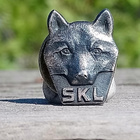 Hopeavärinen Koira merkki. Valmistajan leimalla. Halkaisija - pikkukuva 2
