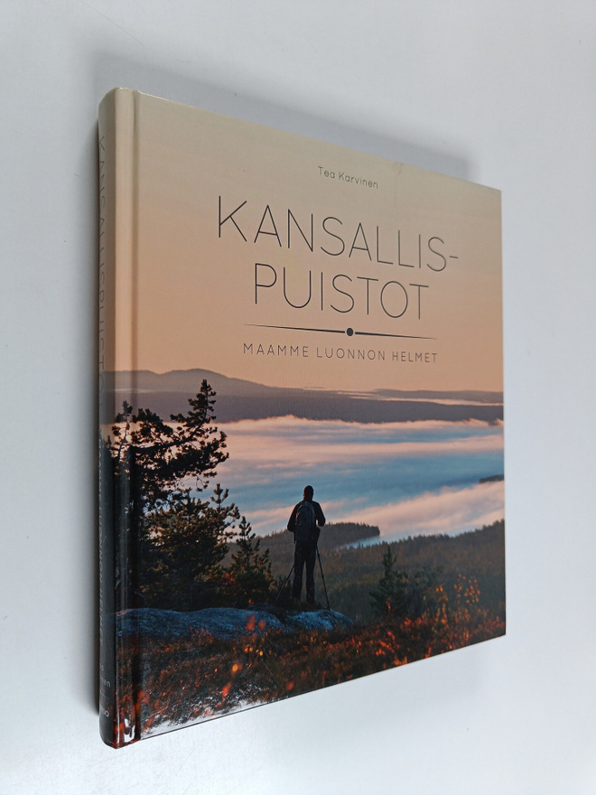Tea Karvinen : Kansallispuistot : maamme luonnon helmet