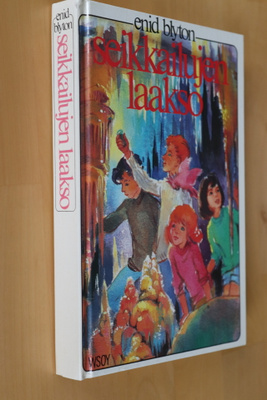 Enid Blyton : Seikkailujen laakso ( 9.p. 1987 )