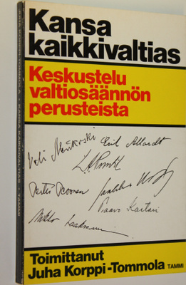 Juha (toim.) Korppi-Tommola : Kansa kaikkivaltias : kesku...