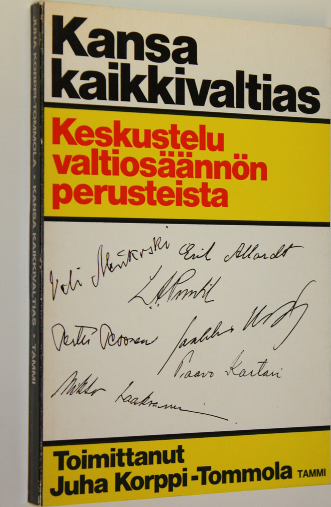 Juha (toim.) Korppi-Tommola : Kansa kaikkivaltias : kesku...