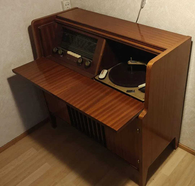 Philips kaappiradio putkiradio (korjattavaksi)