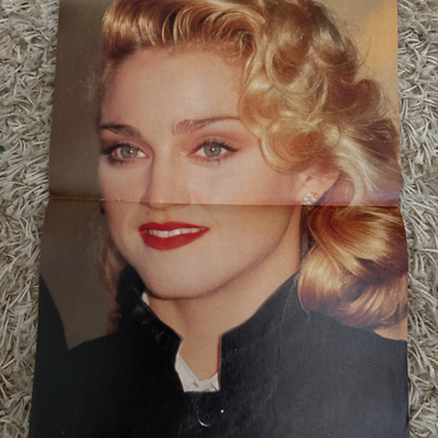 Madonna pikkujuliste