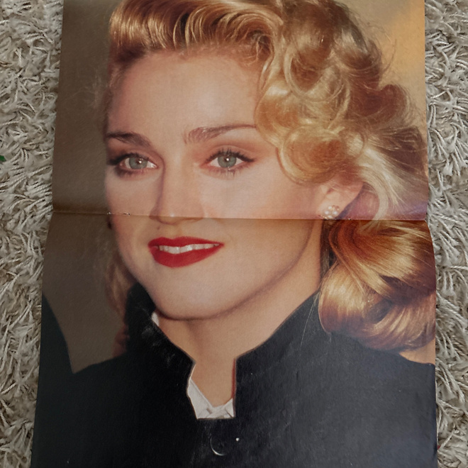 Madonna pikkujuliste