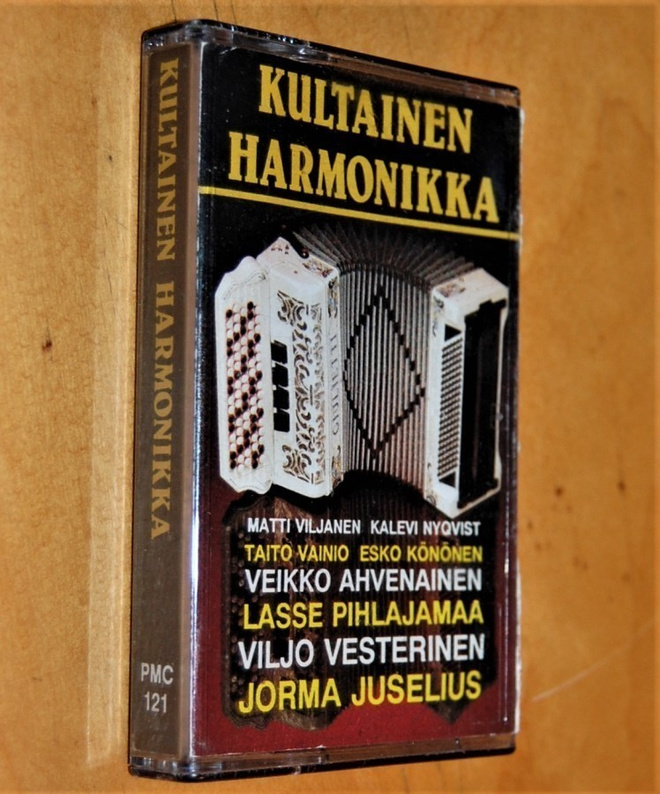Kultainen harmonikka kasetti