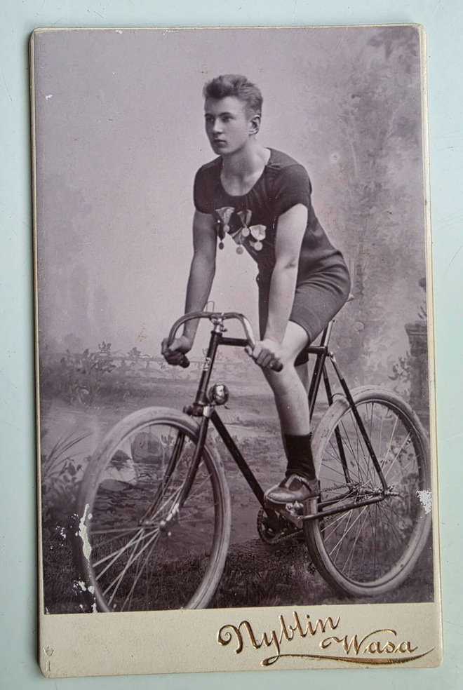 Visiittikortti Kilpapyöräilijä n.1898 Vaasa