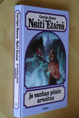 Carolyn Keene : Neiti Etsivä ja vanhan pitsin arvoitus