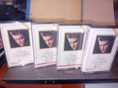 4 kpl Elvis legenda elää c-kasetti sarja ( SIS POSTIKULU )