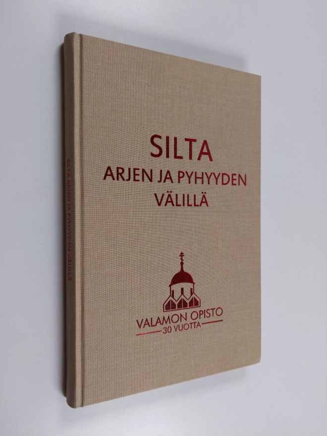 Silta arjen ja pyhyyden välillä : Valamon opisto 30 vuotta