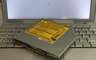Apple SuperDrive UJ-825-C - ei toimi