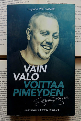 Sebastian Stakset - Vain valo voittaa pimeyden (nid.)