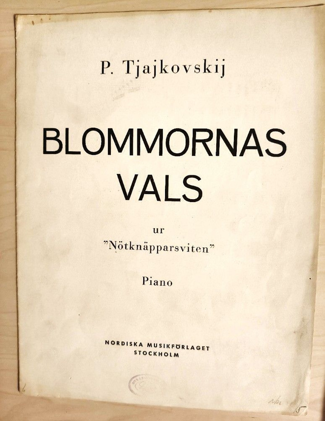 P. Tjajkovskij: Blommornas vals ur "Nötknäpparsviten"