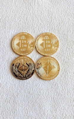 4 kpl. Bitscoin kolikkoa,uusia