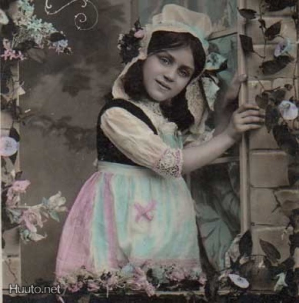 LAPSI / Romanttisen kaunis tyttö ikkunassa. 1900-l.