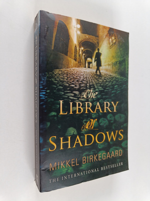 Mikkel Birkegaard : The Library of Shadows