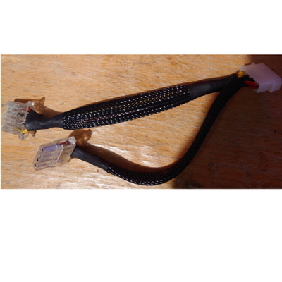 Y-haarajohto 5,25" (4-pin) - 2 x 5,25" (4-pin) liittimet
