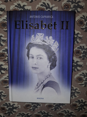 Antonio Caprarica : Elisabet II