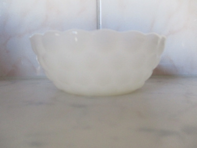 VINTAGE ANCHOR HOCKING BUBBLE MILK GLAS U.S.A.