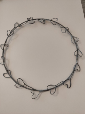 Sydänympyrä metallia