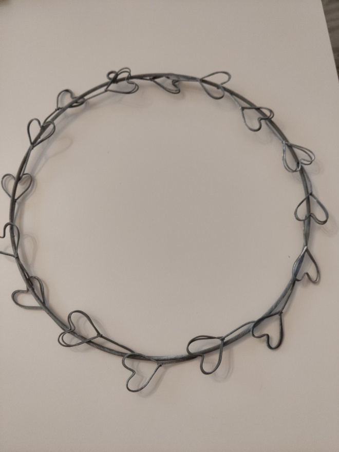 Sydänympyrä metallia
