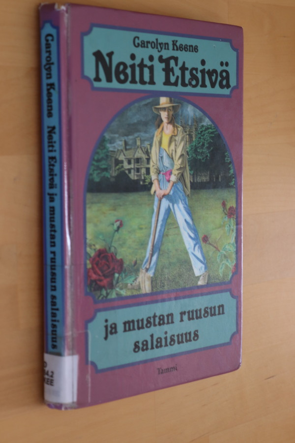 Carolyn Keene Neiti Etsivä ja mustan ruusun salaisuus (k.p)