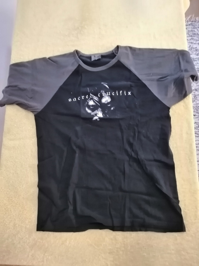 SACRED CRUCIFIX T-paita	koko L