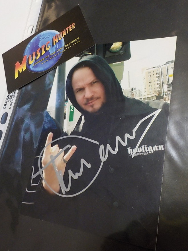 TIM OWENS ( JUDAS PRIEST) NIMIKIRJOITUS KUVASSA