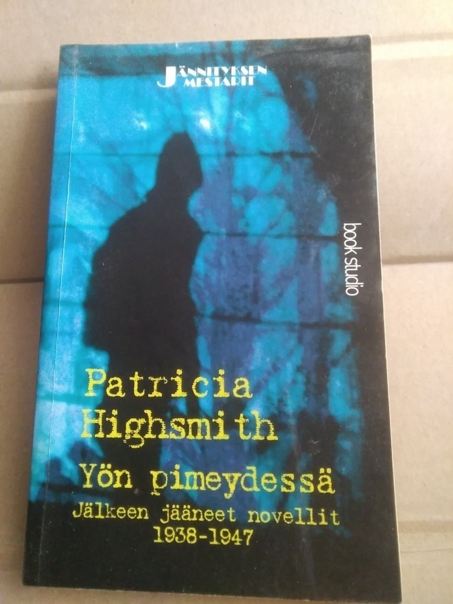 Patricia Highsmith: Yön pimeydessä -pokkari-