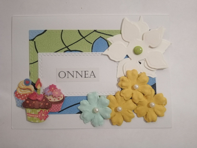 Onnittelukortti kukkia, muffinssit