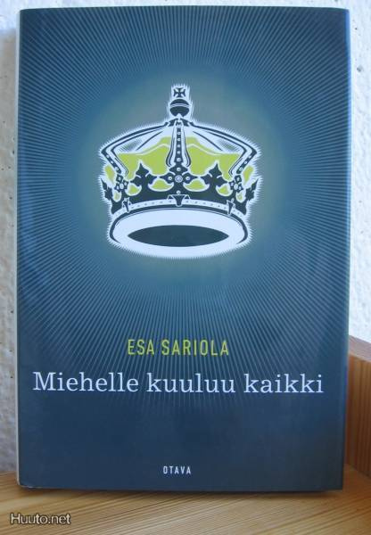 Esa Sariola: Miehelle kuuluu kaikki, Otava 2003. 222 s. Sid.