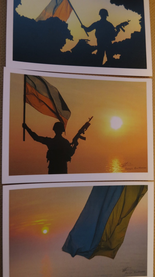 Ukraina: kolme Ukrainan lippu -postikorttia