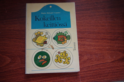 Bäckegård-Lomakka: Kokeillen keittiössä (1965)