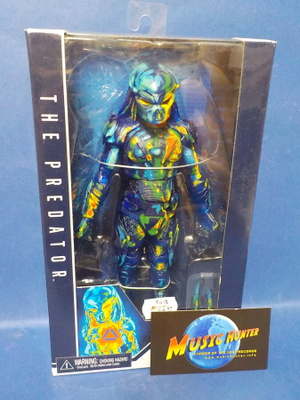 PREDATOR UUSI FIGUURI PAKETISSAAN (W)