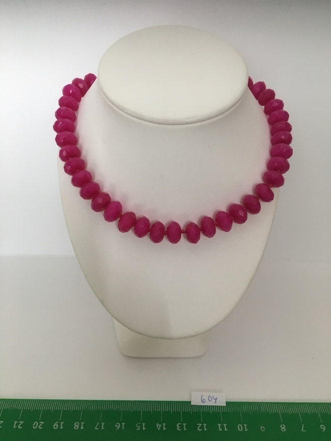kaulakoru nro 604 : Magenta helminauha