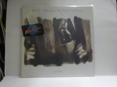 NEIL YOUNG & CRAZY HORSE - LIFE M-/M- SAKSA 1987 LP